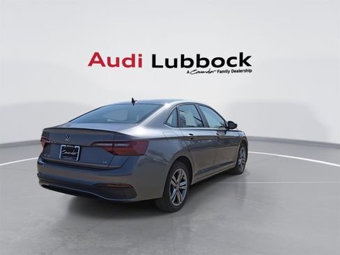 Used 2024 Volkswagen Jetta SE image 8