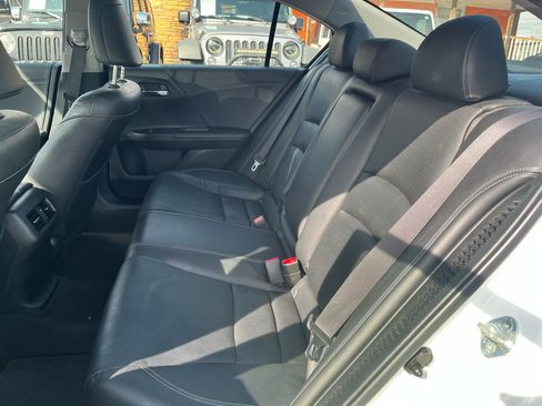 Used 2017 Honda Accord Touring image 13