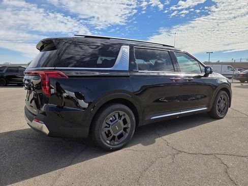 New 2026 Kia Carnival SX FWD image 3