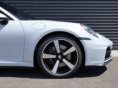 Used 2025 Porsche 911 Carrera RWD image 13