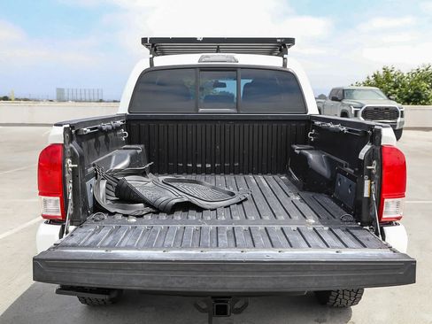 Certified 2017 Toyota Tacoma SR w/ Tow Package AWD/4WD image 25