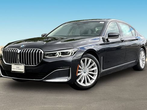 Used 2021 BMW 740i xDrive w/ Luxury Rear Seating Package AWD/4WD image 3