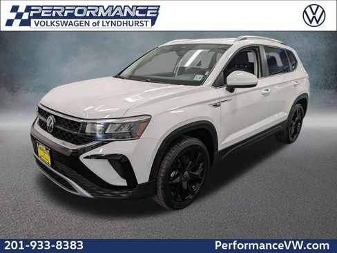 Used 2022 Volkswagen Taos SE w/ IQ.Drive SE Package AWD/4WD image 1