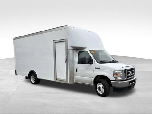 Used 2022 Ford E-450 and Econoline 450 Super Duty w/ Power Windows & Locks Group RWD image 7