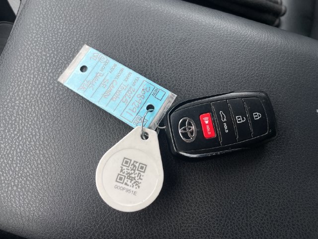 Used 2025 Toyota Camry SE FWD image 18