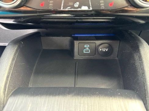 Used 2022 Ford Escape SE w/ SE Sport Appearance Package FWD image 32