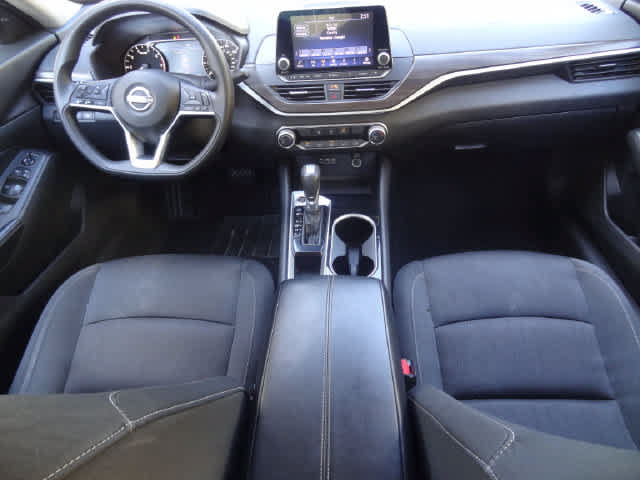 Used 2024 Nissan Altima 2.5 SV FWD image 12