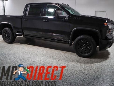 Used 2024 Chevrolet Silverado 2500 High Country w/ High Country Premium Package image 6