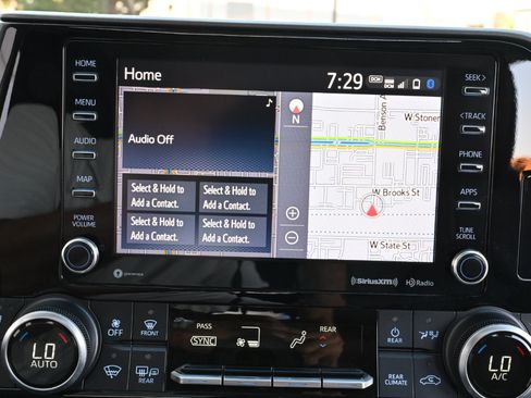 Used 2021 Toyota Highlander XLE AWD/4WD image 19