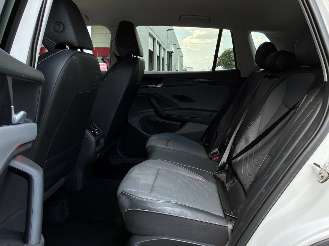 Used 2026 Volkswagen Tiguan SE FWD image 12