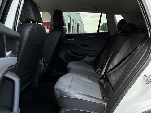 Used 2026 Volkswagen Tiguan SE FWD image 12