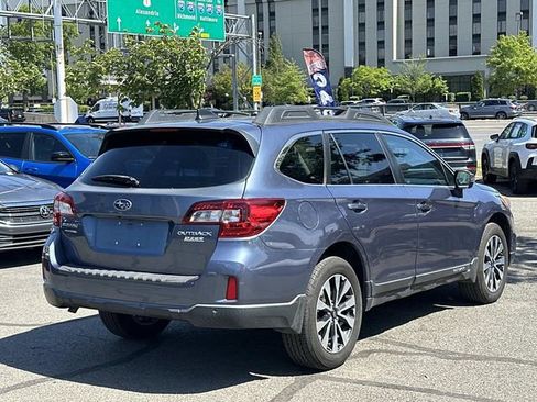 Used 2017 Subaru Outback 2.5i Limited AWD/4WD image 3