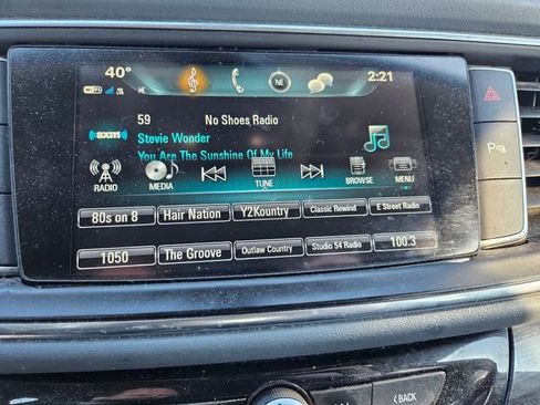 Used 2019 Buick Enclave Essence image 12