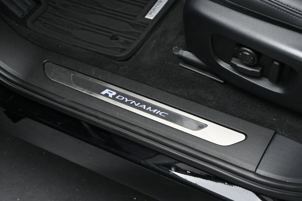 Used 2020 Land Rover Range Rover Evoque R-Dynamic HSE AWD/4WD image 6