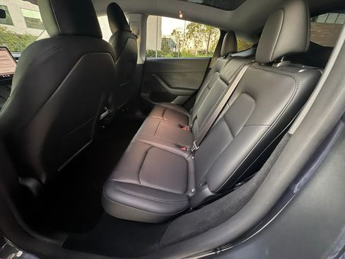 Used 2024 Tesla Model Y Long Range RWD image 37