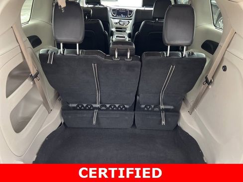 Certified 2022 Chrysler Pacifica Touring-L image 11