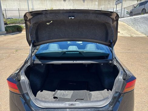 Used 2025 Nissan Altima 2.5 SV FWD image 31