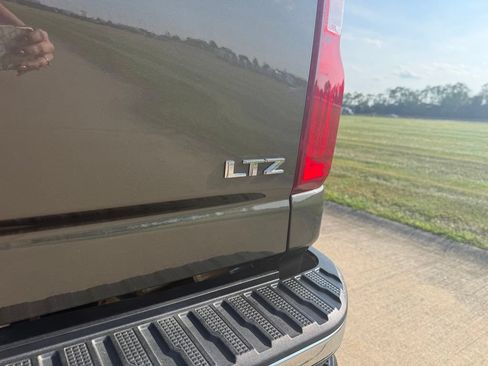 Used 2022 Chevrolet Silverado 2500 LTZ w/ LTZ Plus Package AWD/4WD image 6