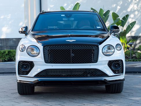Used 2023 Bentley Bentayga image 45