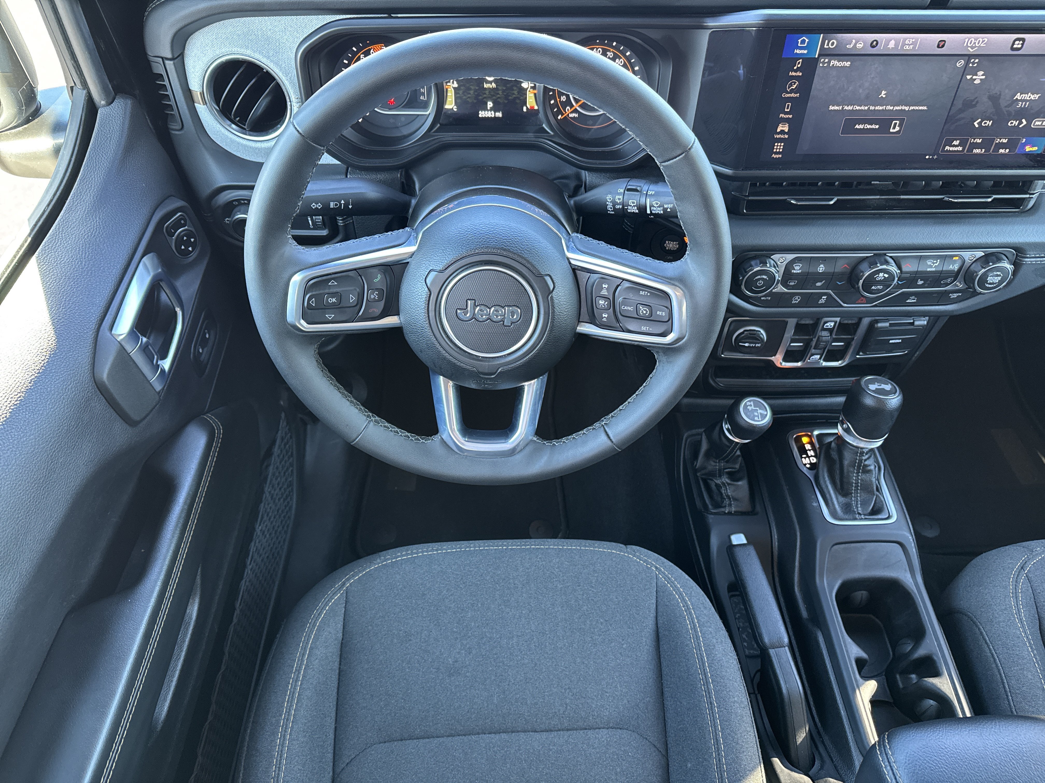 Used 2025 Jeep Wrangler Unlimited Sahara AWD/4WD image 16