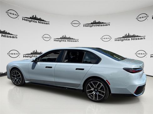 Used 2025 BMW 740i xDrive AWD/4WD image 2