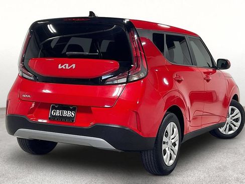 Used 2023 Kia Soul LX FWD image 2