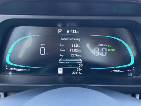 Used 2025 Hyundai Elantra Hybrid FWD image 32