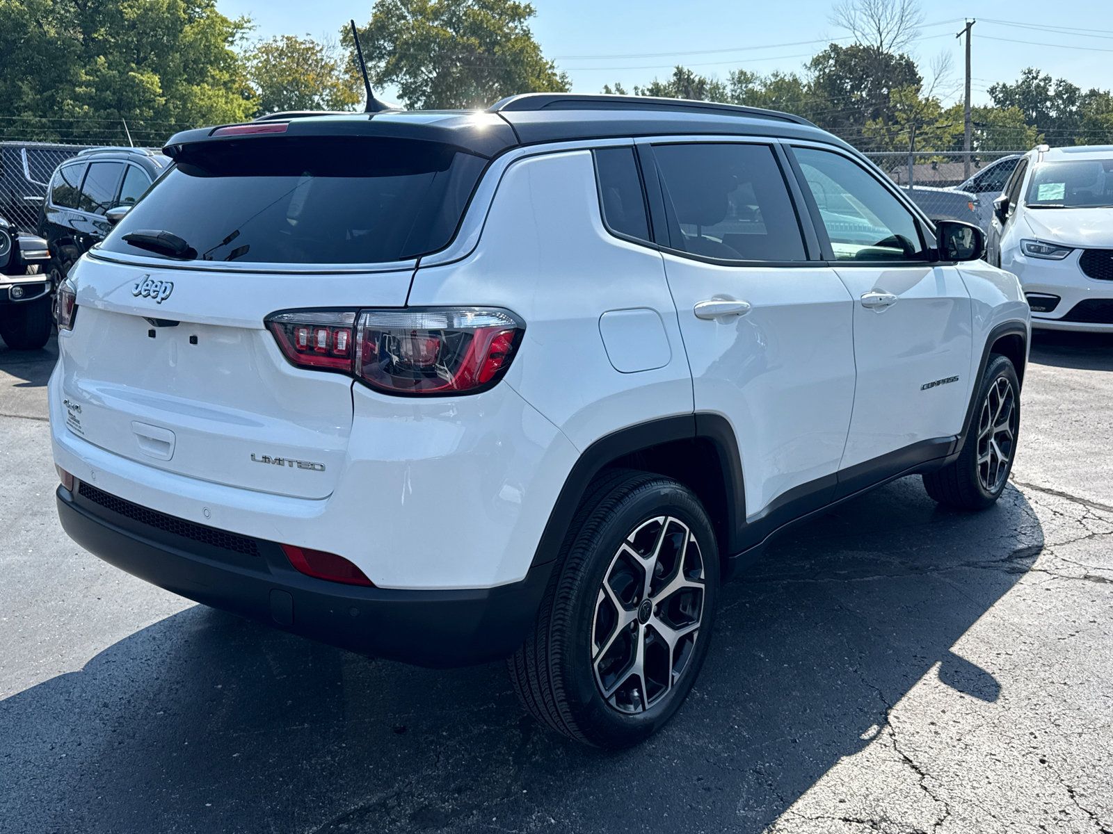 Used 2025 Jeep Compass Limited AWD/4WD image 5