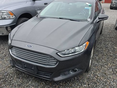 Used 2016 Ford Fusion SE w/ Equipment Group 202A FWD image 3