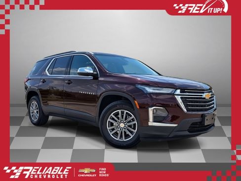 Certified 2023 Chevrolet Traverse LT FWD image 1