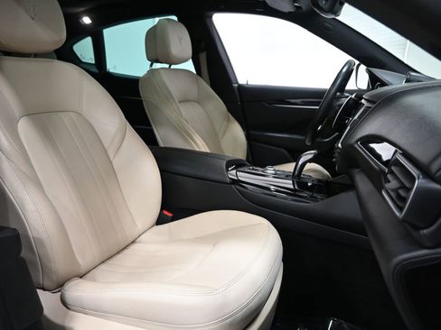 Used 2020 Maserati Levante S image 21