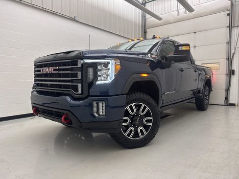 Used 2021 GMC Sierra 2500 AT4 w/ AT4 Premium Plus Package AWD/4WD image 3