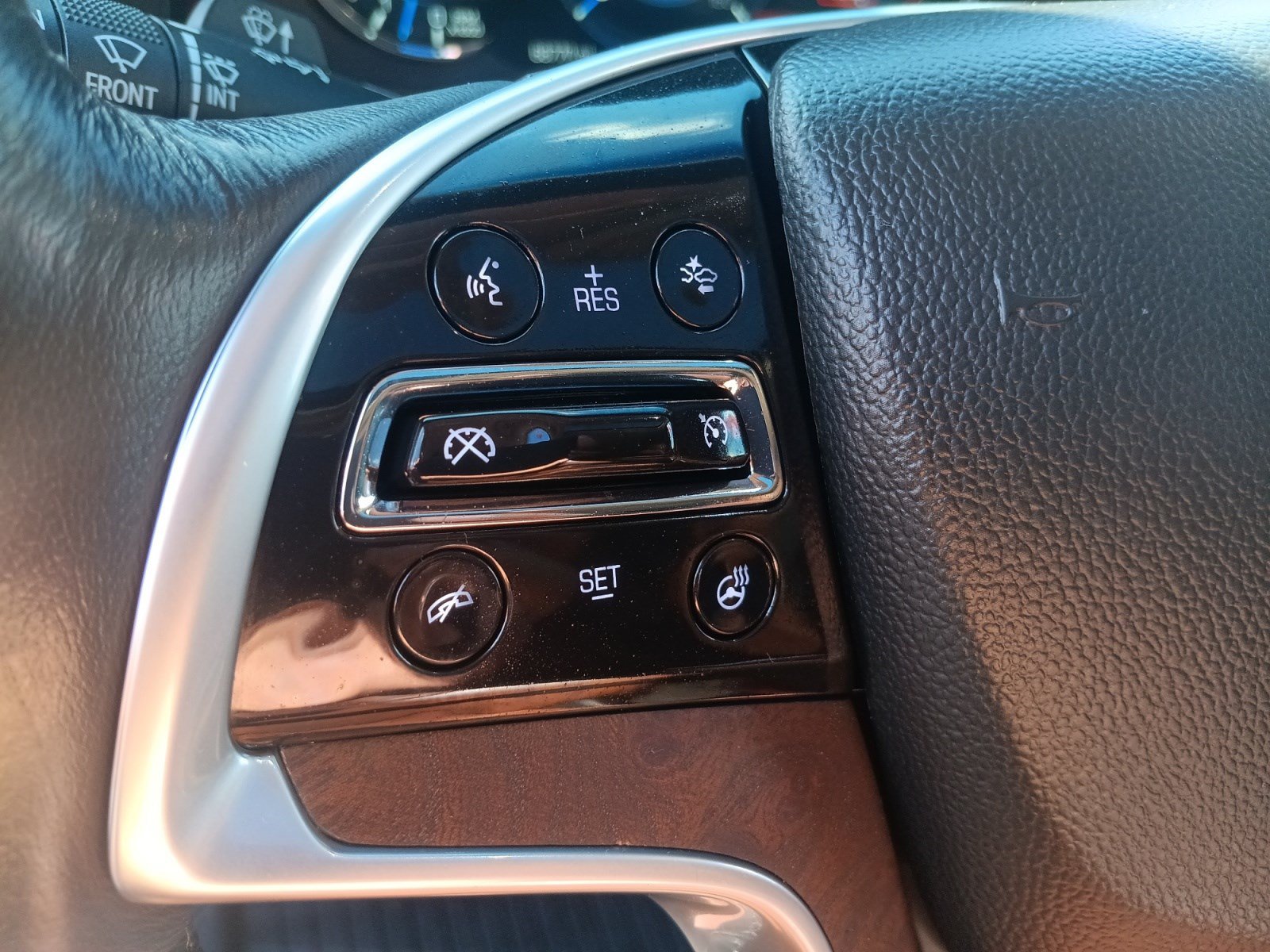 Used 2019 Cadillac Escalade Premium Luxury AWD/4WD image 19