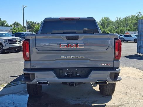 Used 2024 GMC Sierra 1500 AT4 w/ Technology Package AWD/4WD image 5