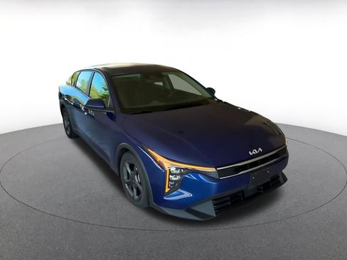 Used 2025 Kia K4 LXS image 3