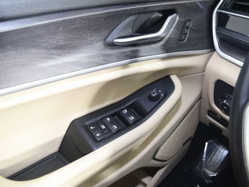 Used 2022 Jeep Grand Cherokee L Limited image 36