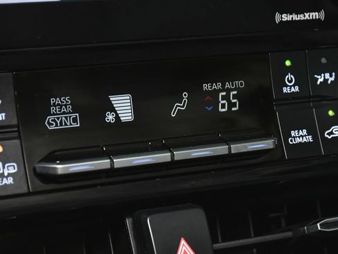 Used 2020 Toyota Highlander L AWD/4WD image 26