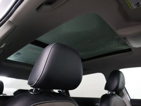 Used 2022 Volkswagen Taos SEL w/ Panoramic Sunroof Package image 19