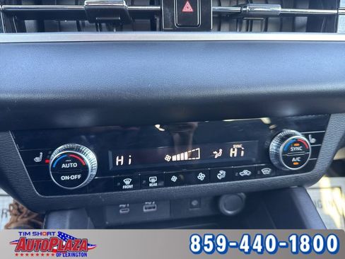 Used 2024 Mitsubishi Outlander SE Black Edition image 24