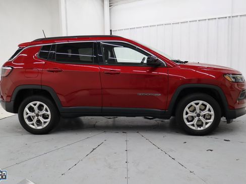 Used 2025 Jeep Compass Latitude image 2