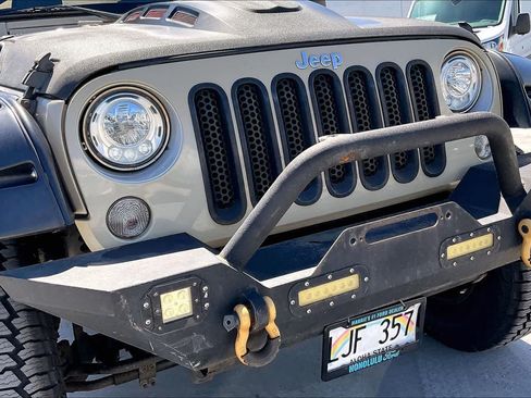 Used 2018 Jeep Wrangler Unlimited Sahara AWD/4WD image 33