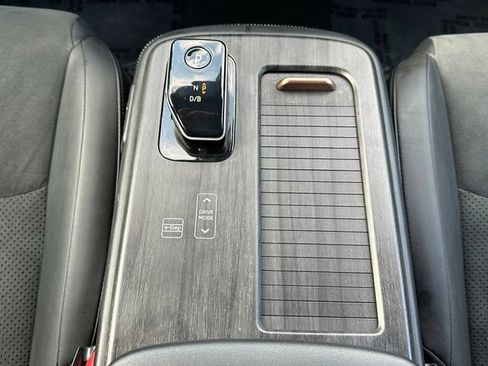 Used 2024 Nissan Ariya AWD image 30