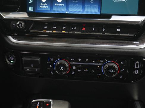 Used 2022 Chevrolet Silverado 1500 LTZ AWD/4WD image 19