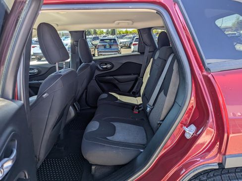 Used 2017 Jeep Cherokee Sport w/ Cold Weather Group AWD/4WD image 27