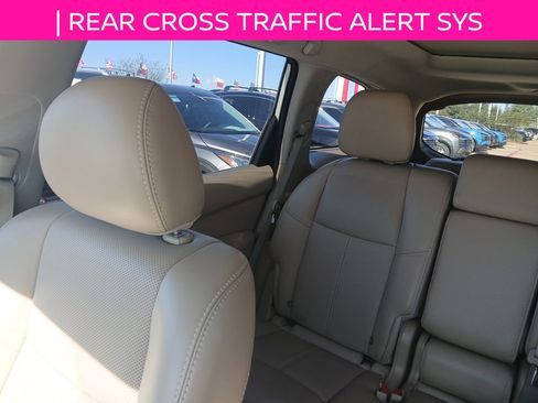 Used 2019 Nissan Pathfinder Platinum image 16