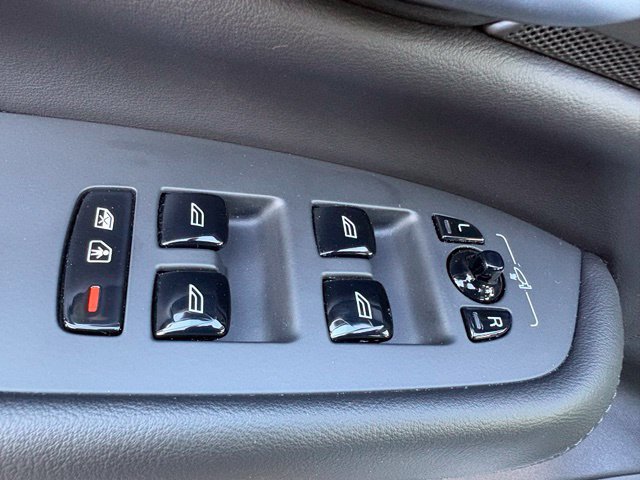 Used 2024 Volvo XC90 T8 Plus w/ Protection Package Premier AWD/4WD image 17