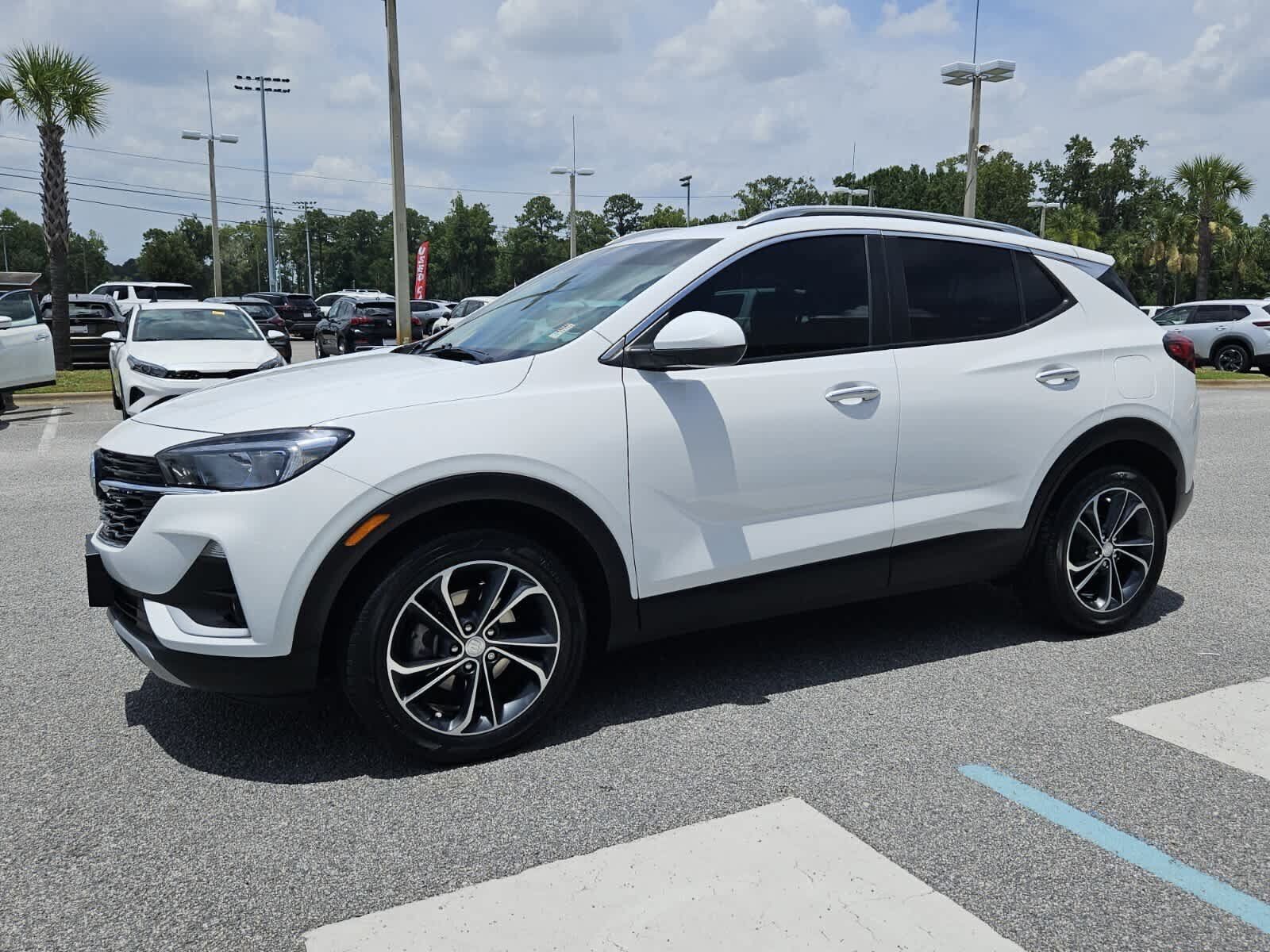 Used 2022 Buick Encore GX Select w/ Safety Package II FWD image 2