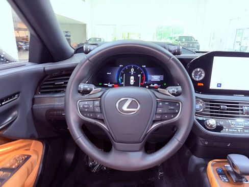 Used 2024 Lexus LS 500 RWD image 20