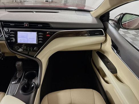 Used 2018 Toyota Camry LE FWD image 17