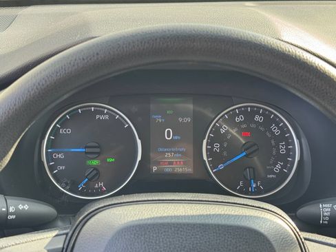 Used 2021 Toyota RAV4 XLE AWD/4WD image 14